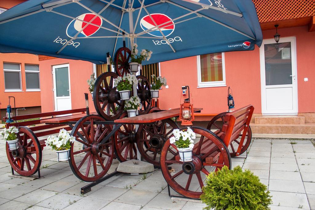Picnic Panzio Bed and Breakfast Lunca de Sus Buitenkant foto