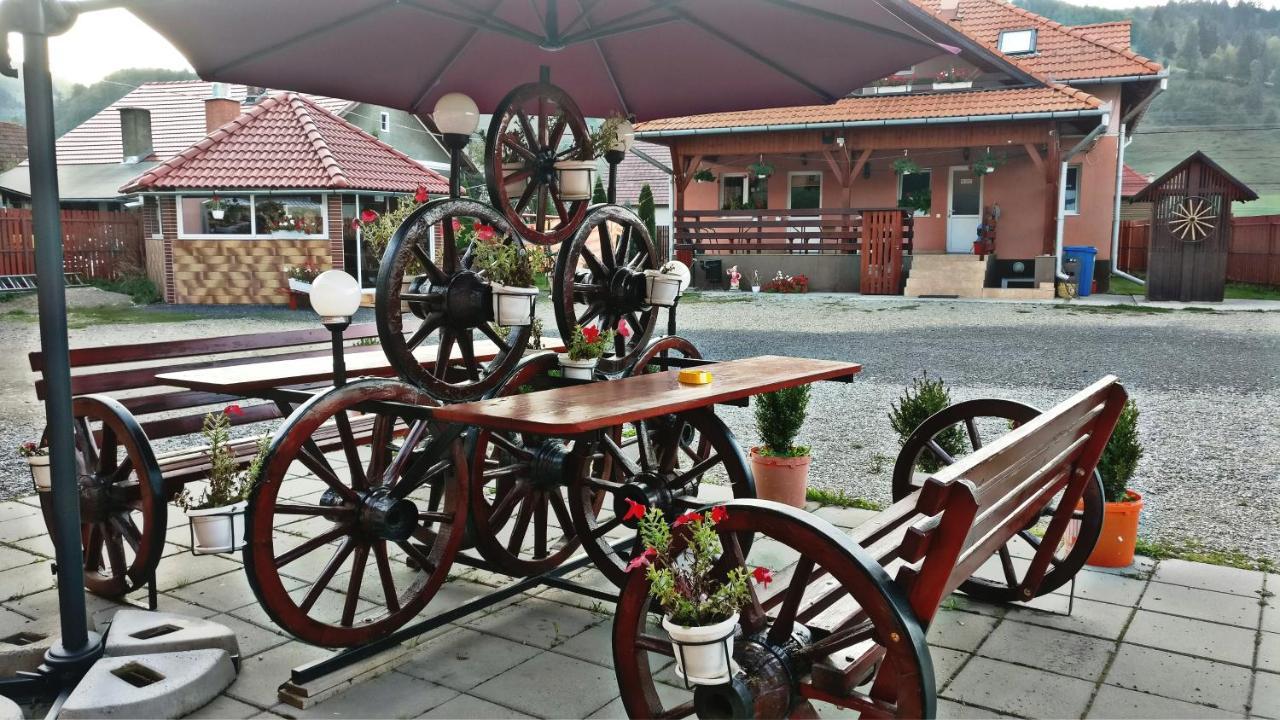 Picnic Panzio Bed and Breakfast Lunca de Sus Buitenkant foto
